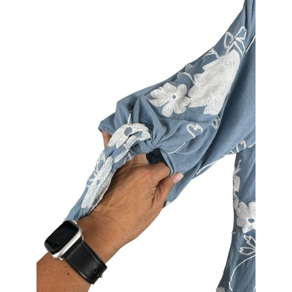 Liv Los Angeles Embroidered Floral Soft Blue Peasant Top Women Size 3X - Picture 4 of 12